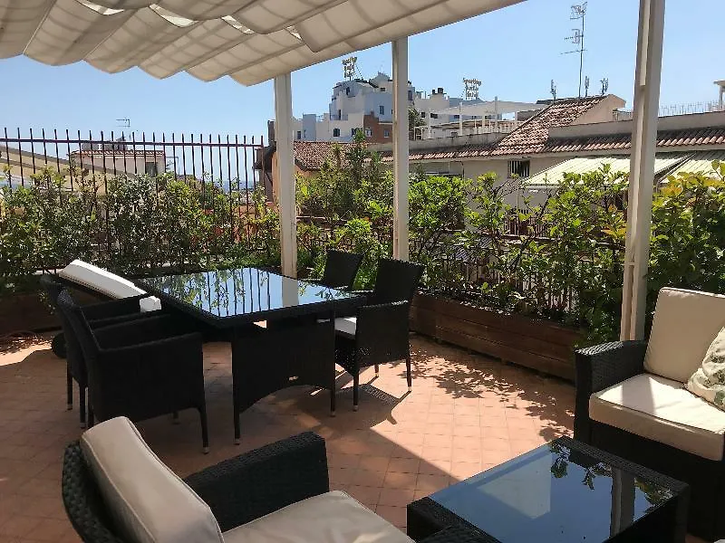 טאורמינה My Property Apartment Top Sea מלון